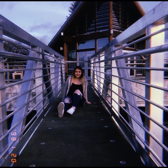 Meet your Posher, Emilee - Picture 1 of 1